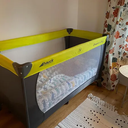 Dom wakacyjny Townhouse Am Kurpark - Grosszuegiges Mit Wallbox, Retro-spielautomat & Eigenem Eingang - Ruhig, Zentral, Ideal Fuer Familien, Parkplatz Direkt Vor Der Tuer *