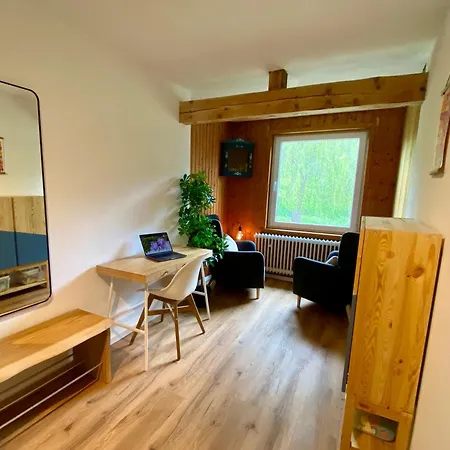 Dom wakacyjny Townhouse Am Kurpark - Grosszuegiges Mit Wallbox, Retro-spielautomat & Eigenem Eingang - Ruhig, Zentral, Ideal Fuer Familien, Parkplatz Direkt Vor Der Tuer