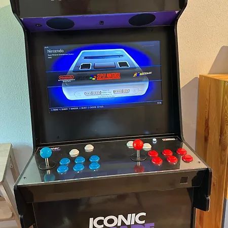 Townhouse Am Kurpark - Grosszuegiges Mit Wallbox, Retro-spielautomat & Eigenem Eingang - Ruhig, Zentral, Ideal Fuer Familien, Parkplatz Direkt Vor Der Tuer