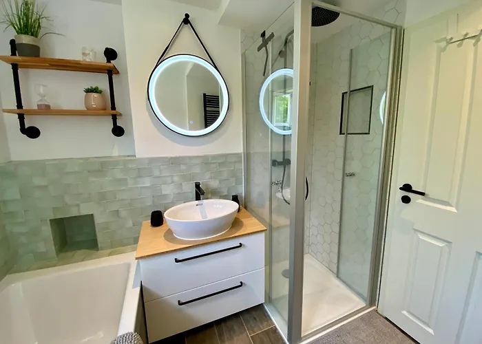 Townhouse Am Kurpark - Ferienhaus, 2 Schlafzimmer, Arcade, Wallbox, Inklusive Waesche Daire *